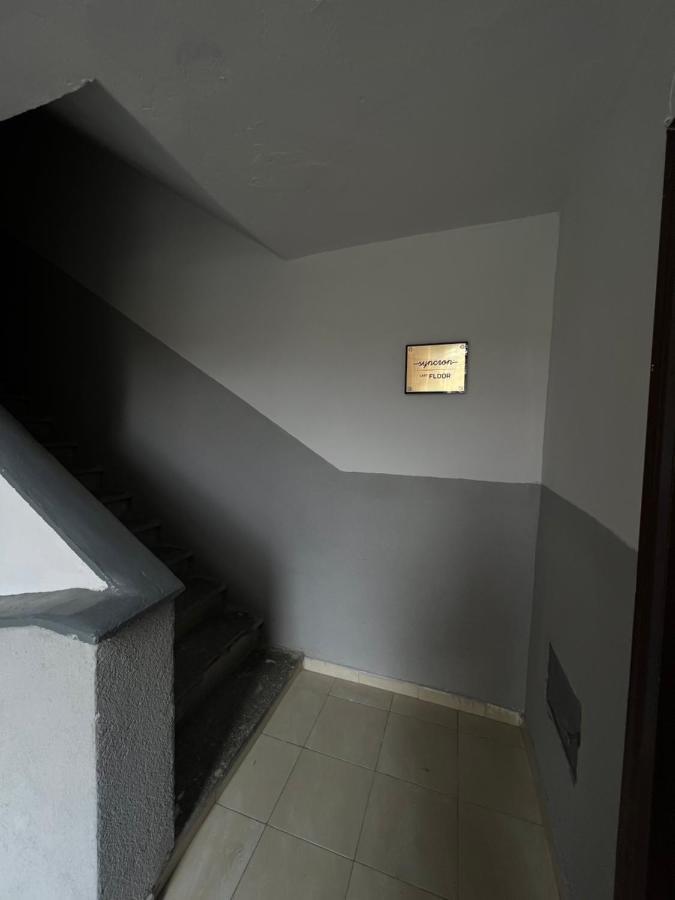 One-Bedroom Rooftop Skyline Central Hidden Gem In Tirana Exterior photo